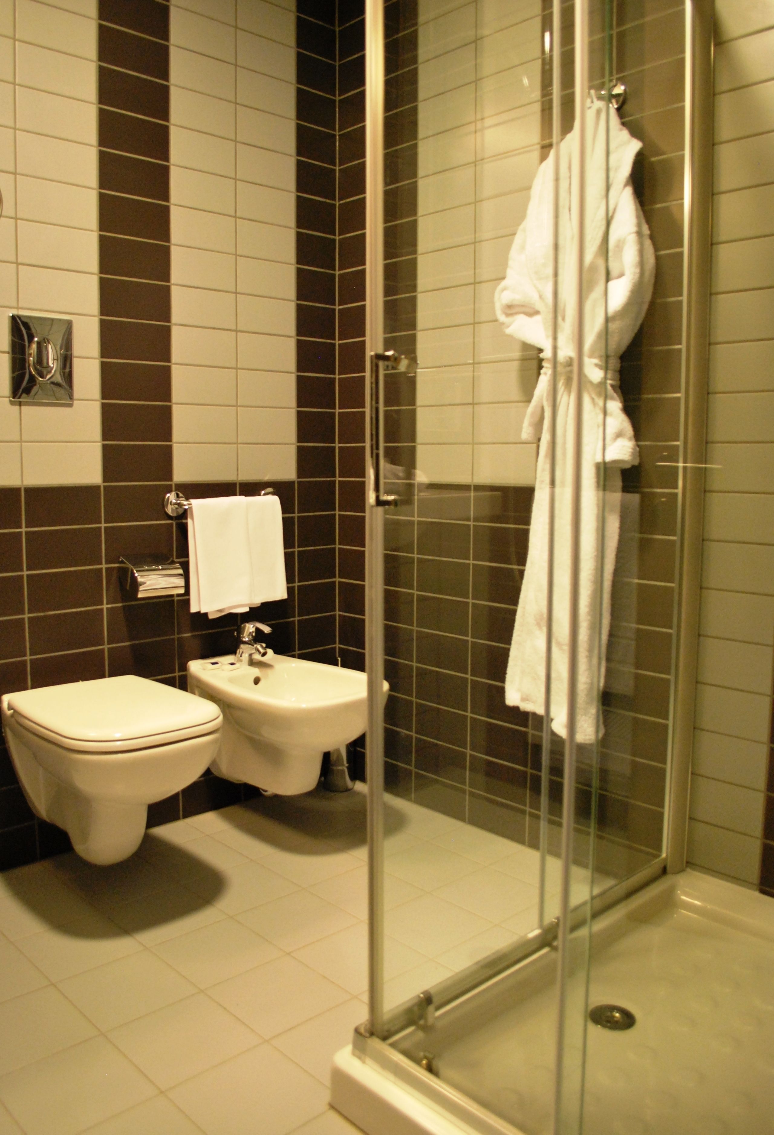 standard twin room | bathroom | shower, free toiletries, hair dryer, bidet