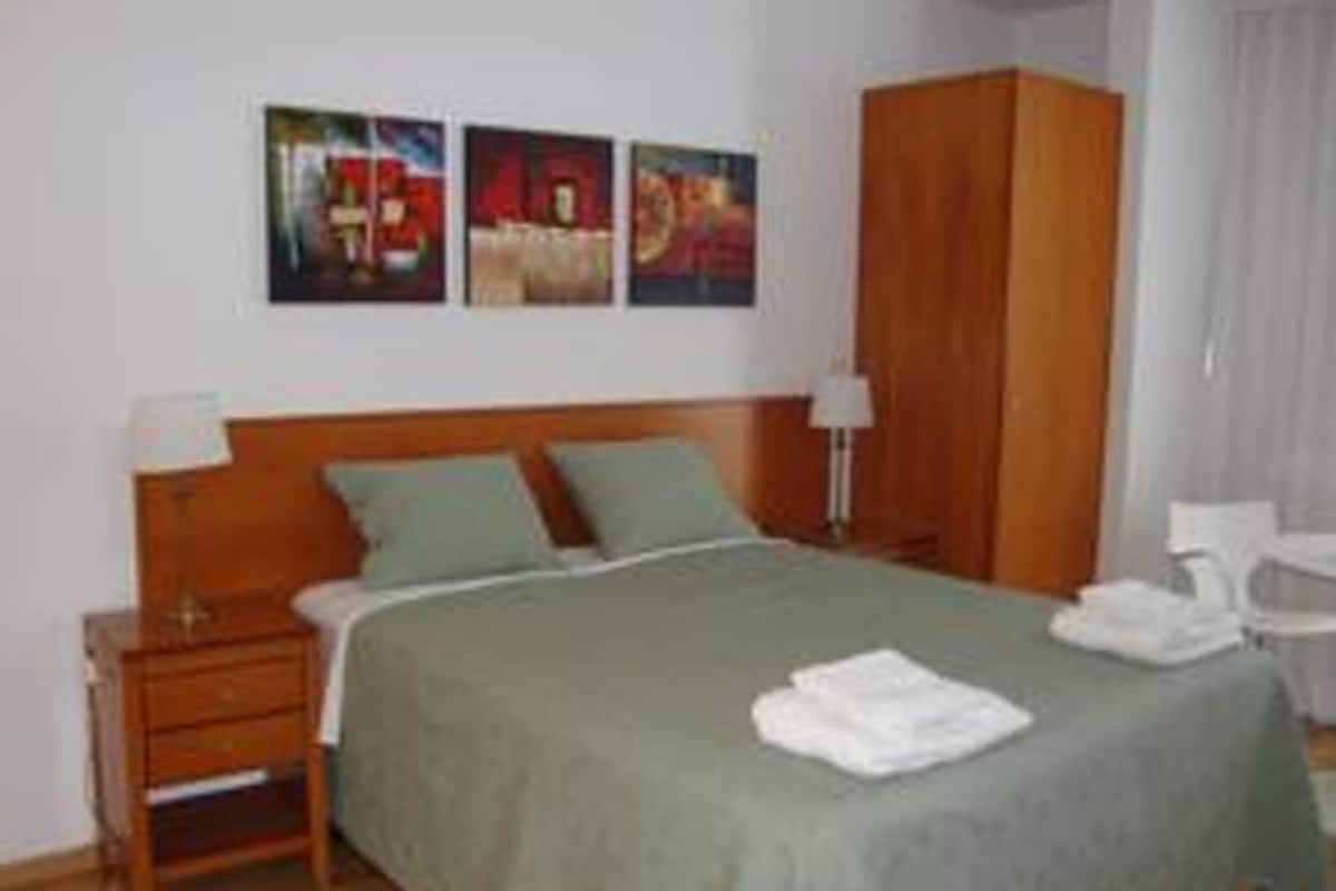 Standard Apartment | Hypo-allergenic bedding available, down comforters, memory foam beds