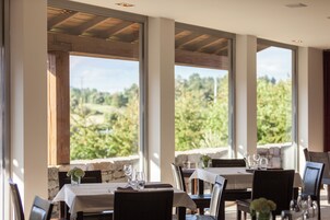 Breakfast, lunch, dinner served; Portuguese cuisine 