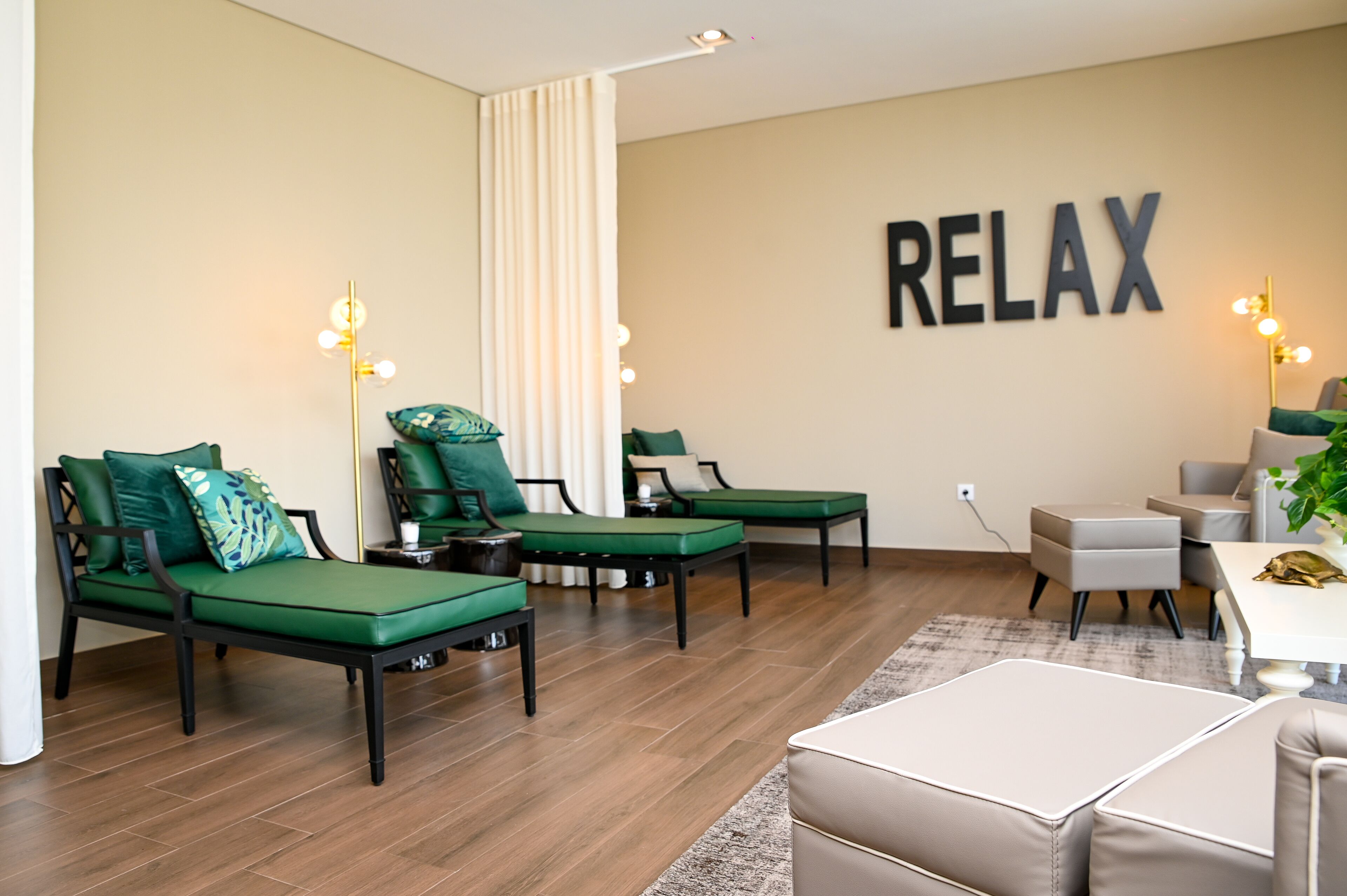 couples treatment room(s), body treatments, facials