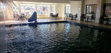 Εσωτερική πισίνα