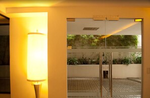 Coin salon dans le hall