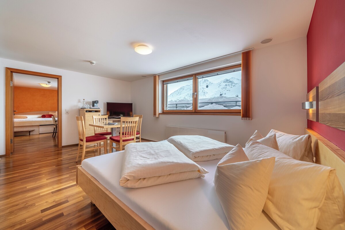 Deluxe Double Room, Balcony, Mountain View | Hypo-allergenic bedding, minibar, in-room safe, desk