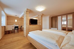 Allergikerbettwaren, Minibar, individuell eingerichtet, Schreibtisch