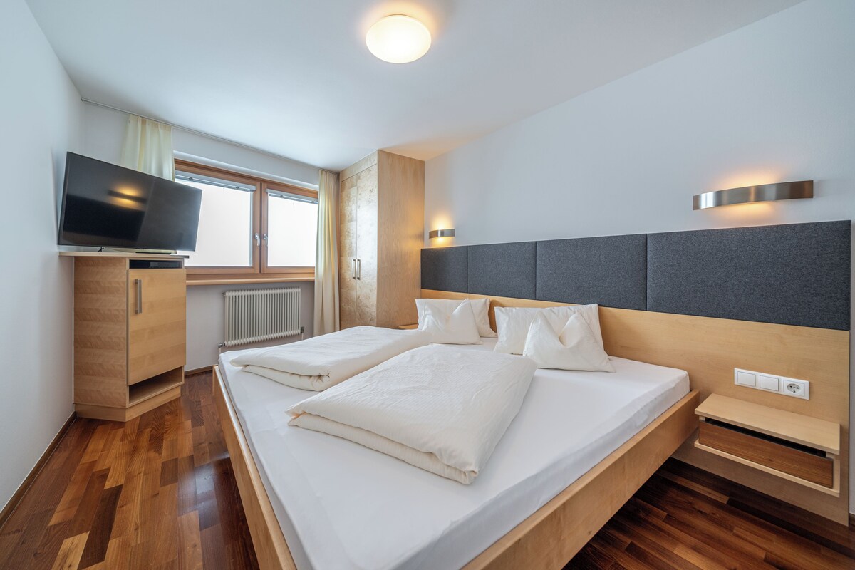 Junior Suite, Balcony, Mountain View | Hypo-allergenic bedding, minibar, in-room safe, desk