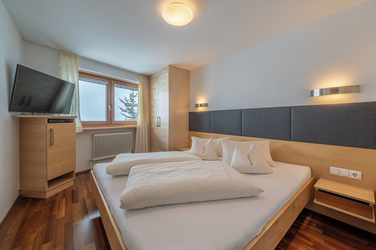 Family Suite, Balcony, Mountain View | Hypo-allergenic bedding, minibar, in-room safe, desk