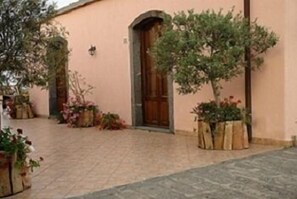 Exterior - La Grevillea (Riposto)