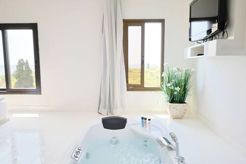 King Suite with Sea View | Premium bedding, Select Comfort beds, minibar, in-room safe