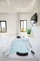 King Suite with Sea View | Premium bedding, Select Comfort beds, minibar, in-room safe