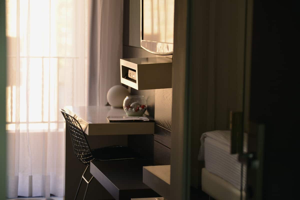 Standard Double Room | In-room business centre