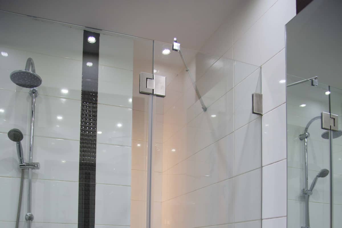 standard single room | bathroom | hair dryer, bathrobes, bidet, towels