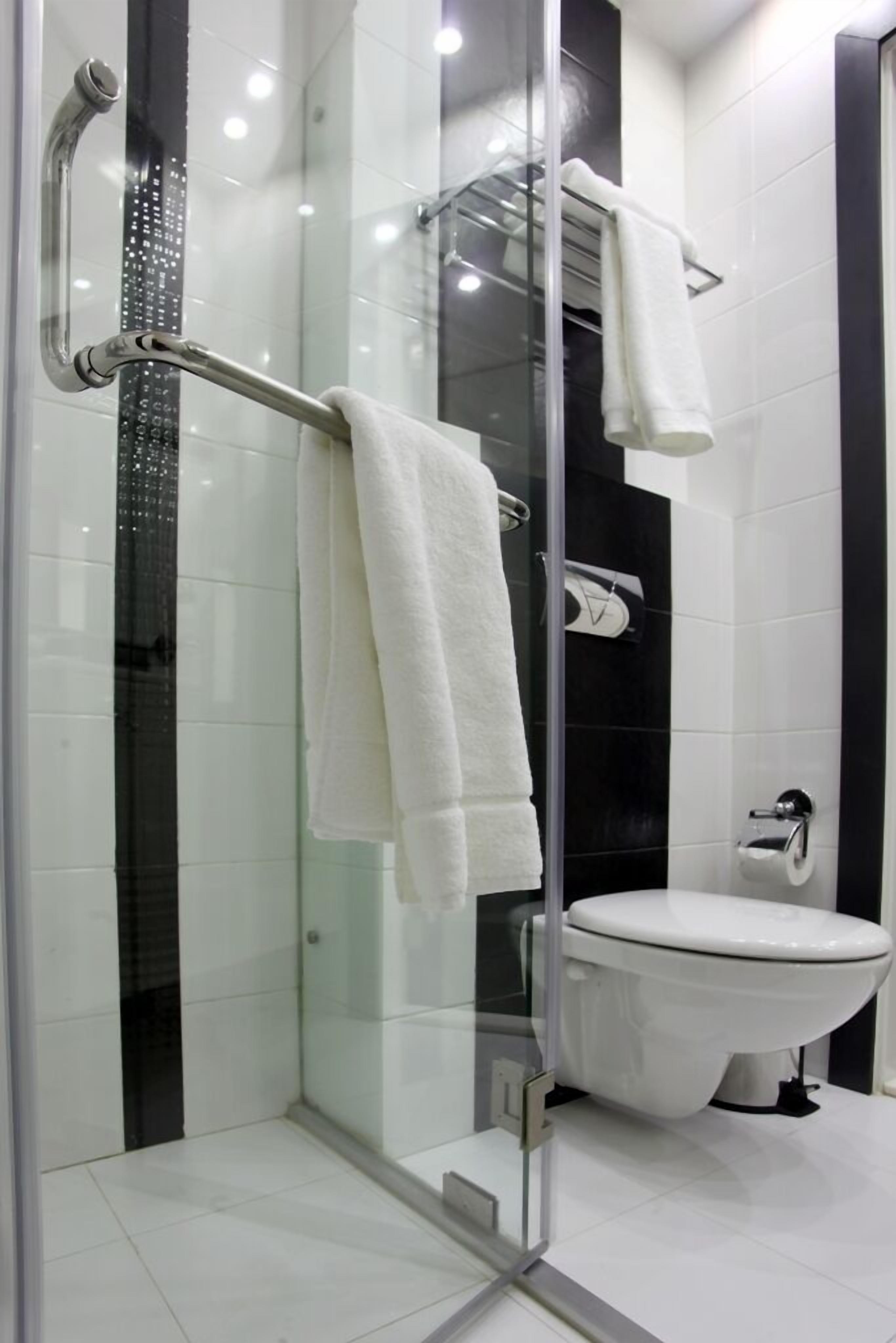 standard single room | bathroom | hair dryer, bathrobes, bidet, towels