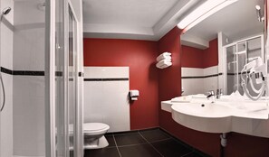 Combined shower/bathtub, free toiletries, hair dryer, towels - ACE Hotel Poitiers (Poitiers)