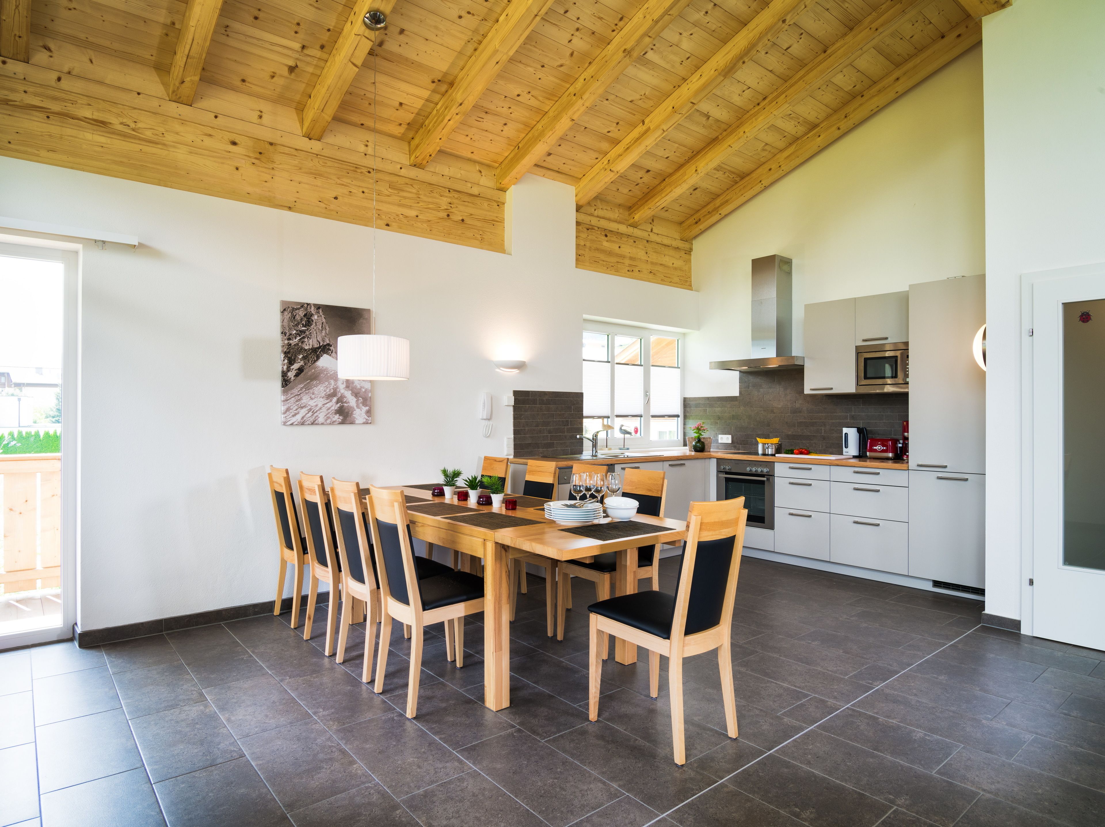 Premium-Apartment, 4 Schlafzimmer, Balkon | Eigene Küche | Kühlschrank, Mikrowelle, Ofen, Herdplatte