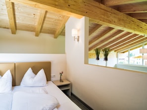 Premium Apartment, 4 Bedrooms, Balcony | Premium bedding, in-room safe, individually decorated - AlpenParks Chalet & Apartment AreitXpress (Zell am See)