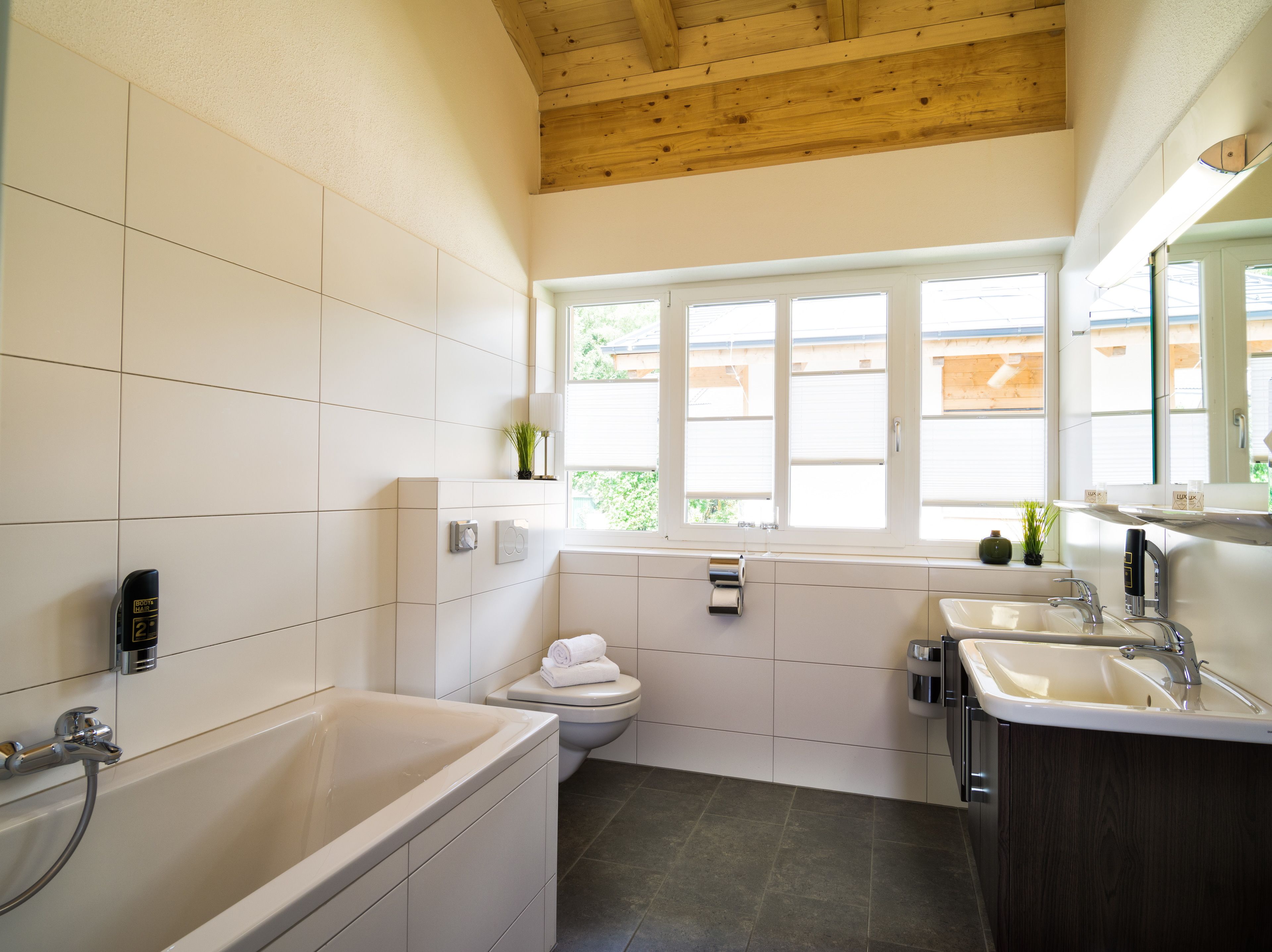 Premium appartement, 4 slaapkamers, balkon | Badkamer | Een douche, handdoeken