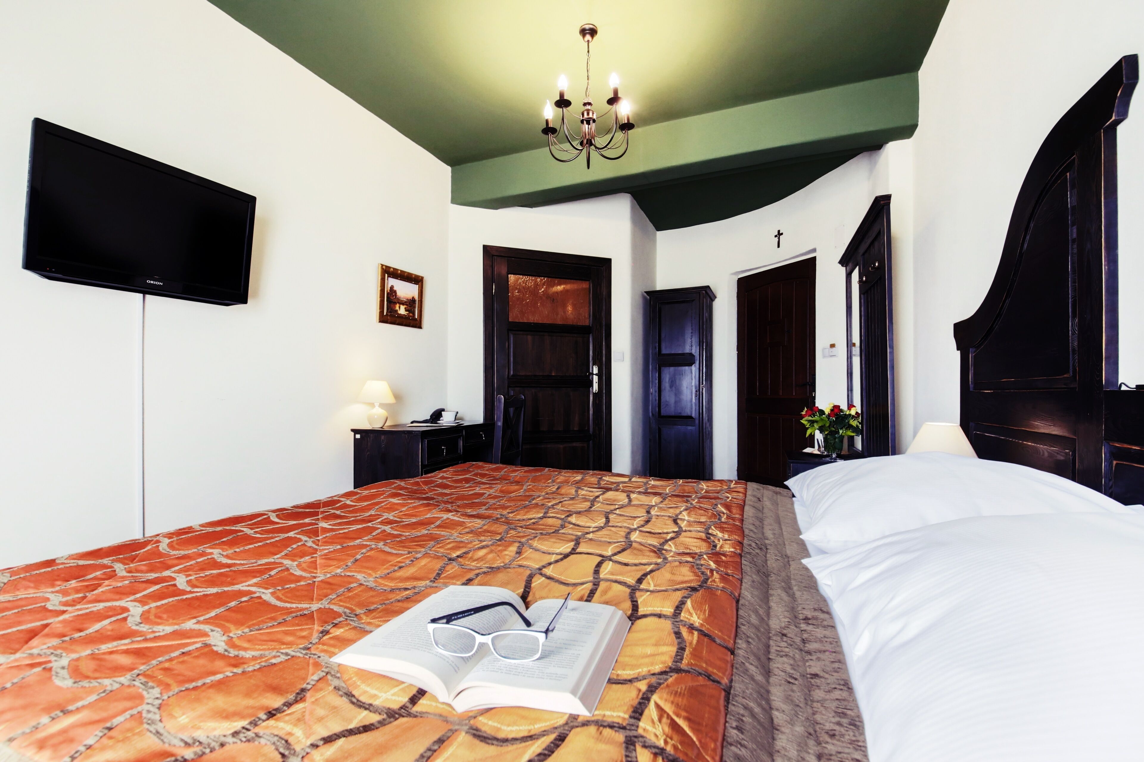 double room | select comfort beds, desk, iron/ironing board, free cots/infant beds