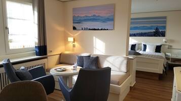 Suite | Ropa de cama de alta calidad, minibar, caja fuerte