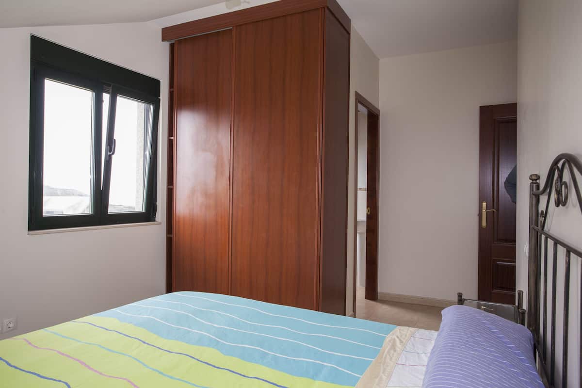 1 Schlafzimmer, Daunenbettdecken, Betten mit Memory-Foam-Matratzen