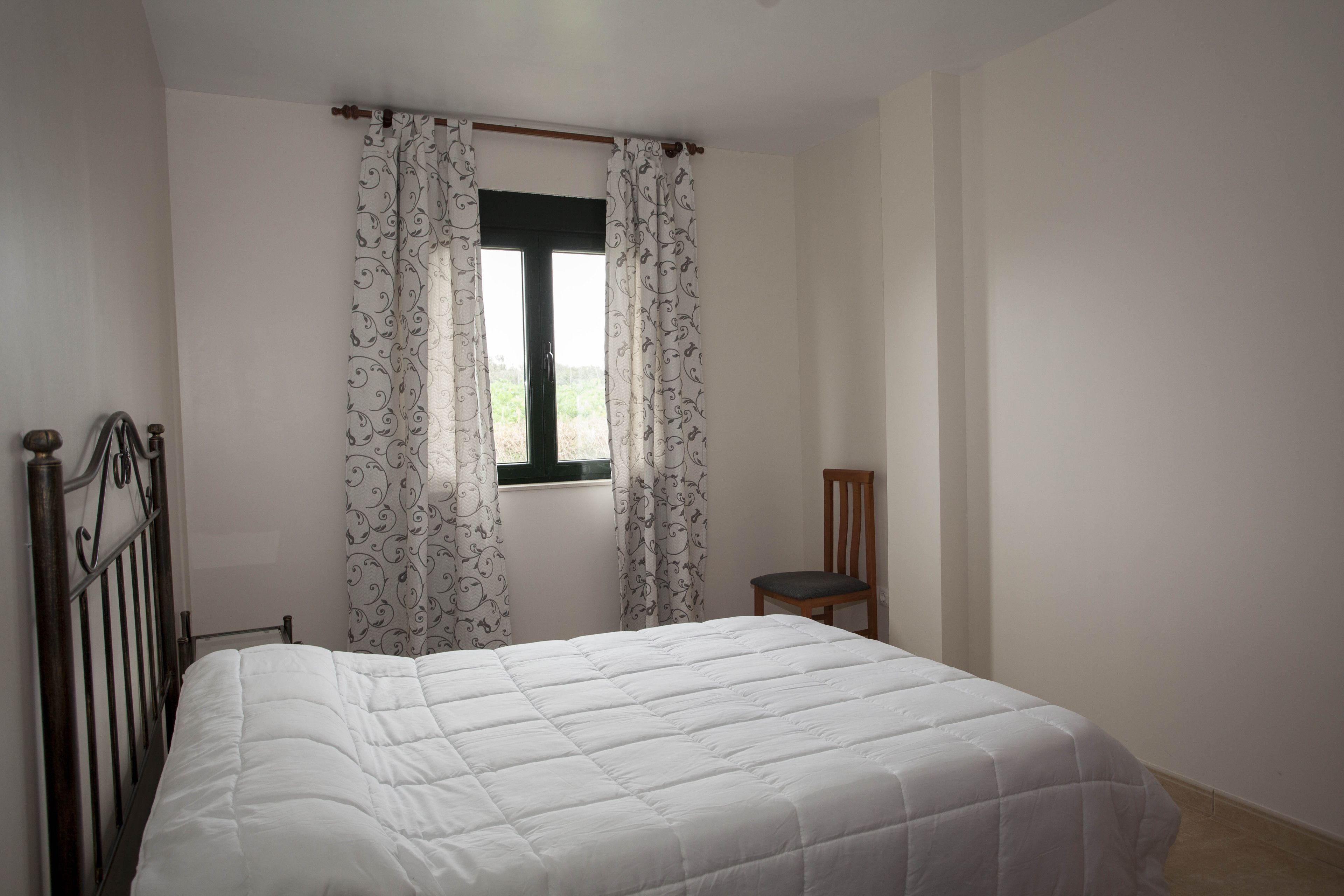 1 slaapkamer, donsdekens, bedden met traagschuimmatrassen, een bureau