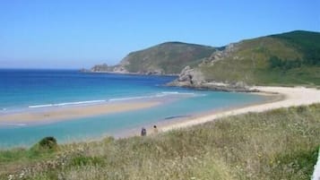 Una spiaggia nelle vicinanze