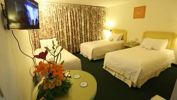 Quarto triplo | 1 quarto, lençóis italianos Frette, camas com colchões pillow-top