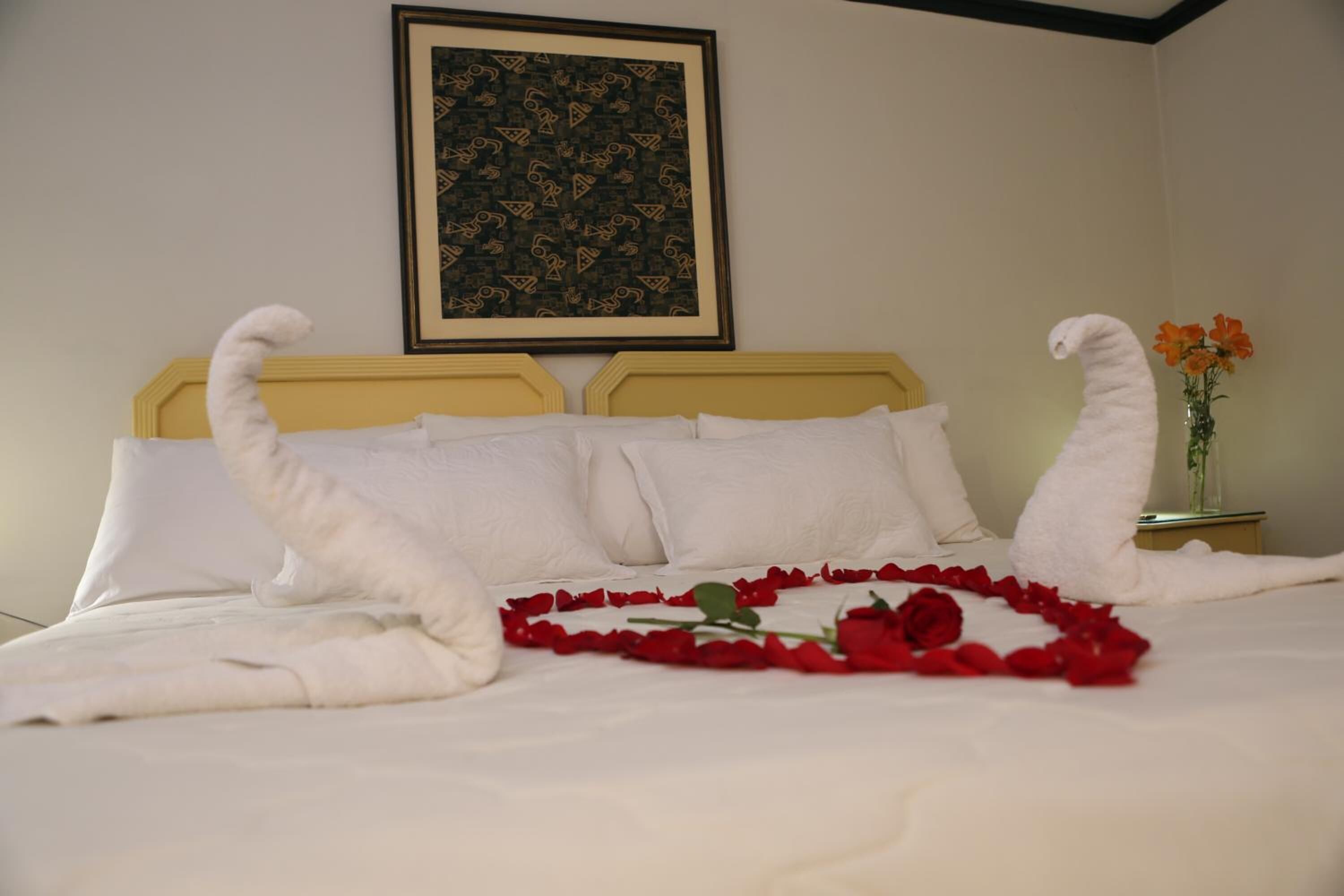 1 bedroom, Frette Italian sheets, pillowtop beds, in-room safe