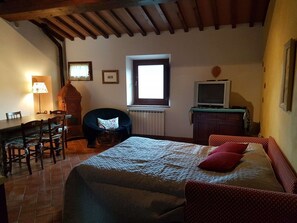 Apartment, 1 Queen-Bett und Schlafsofa | Zimmersafe, individuell eingerichtet, Verdunkelungsvorhänge, Babybetten