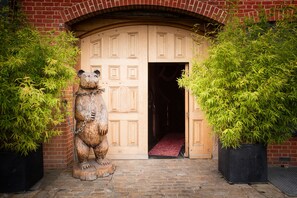 Property entrance - Crazy Bear Hotel-Beaconsfield (Beaconsfield)