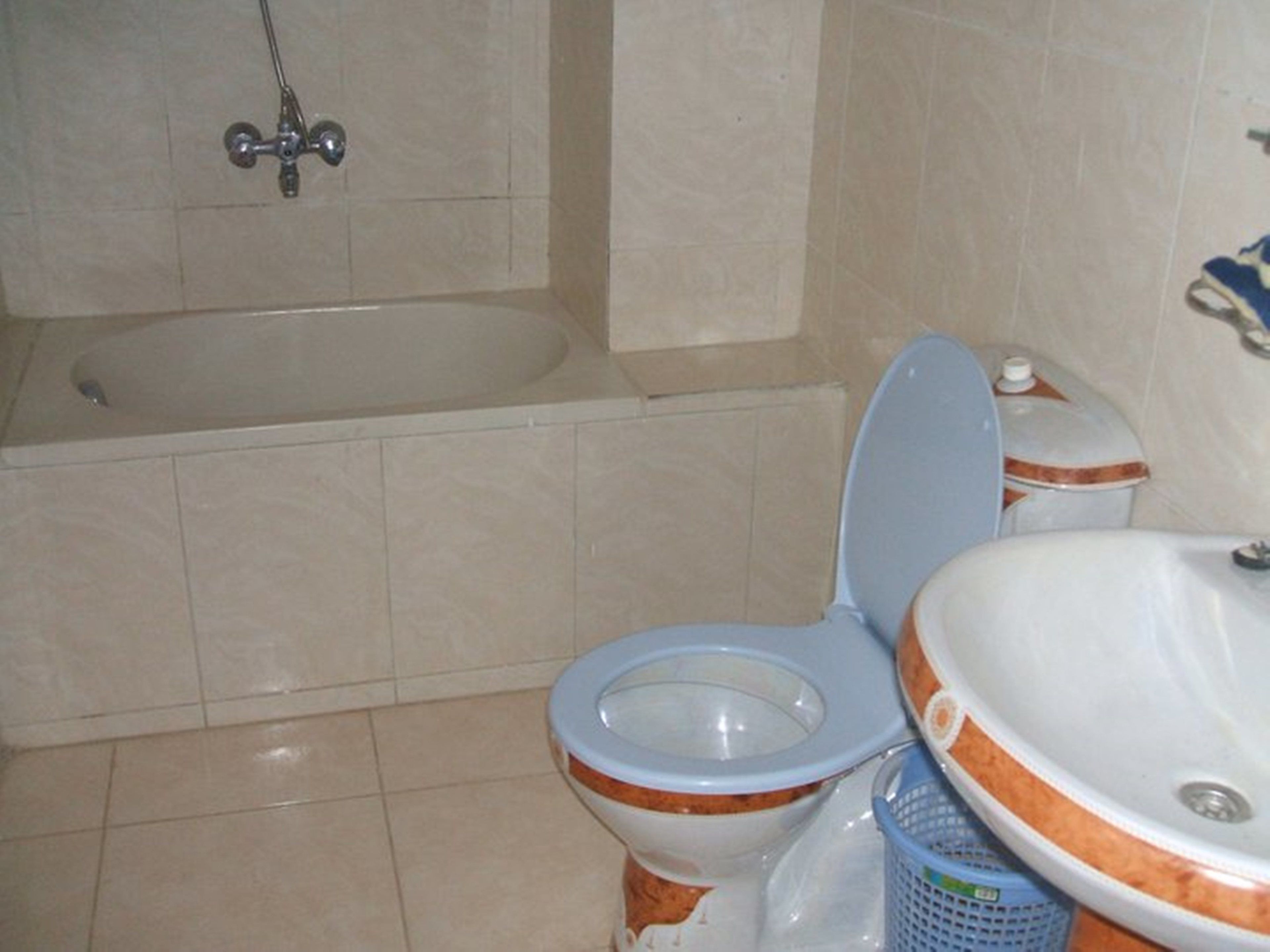 free toiletries, towels