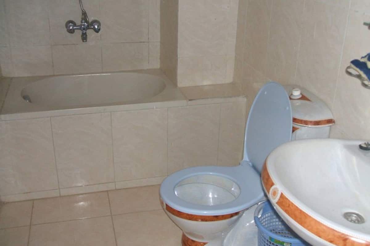 free toiletries, towels