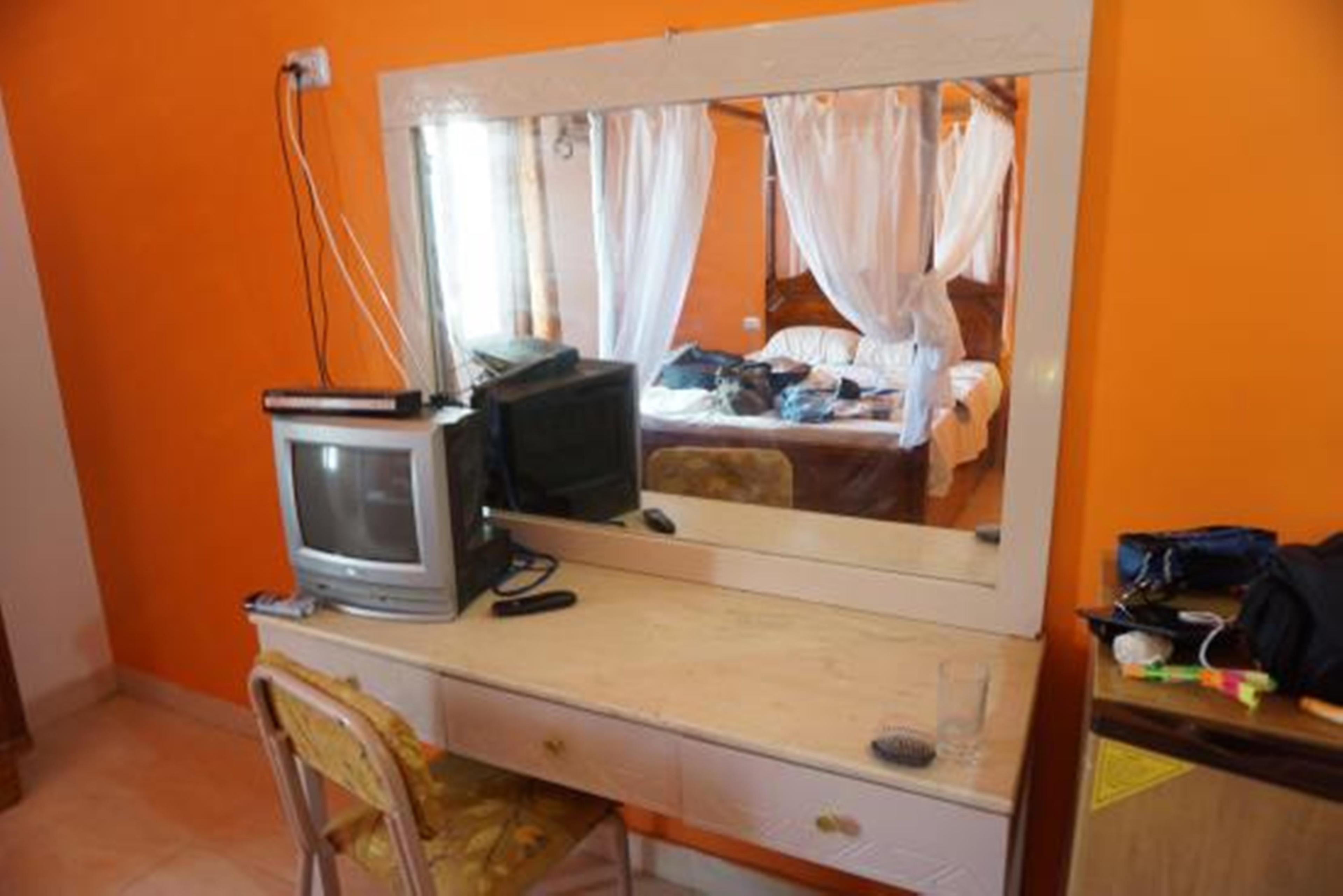 14-inch tv with satellite channels