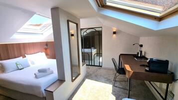 Suite | 1 bedroom, in-room safe, desk, soundproofing