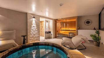 Indoor spa tub