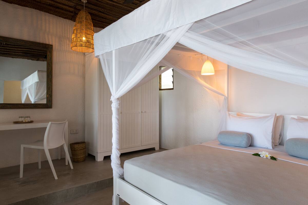 Hochwertige Bettwaren, Pillowtop-Betten, Zimmersafe, Schreibtisch