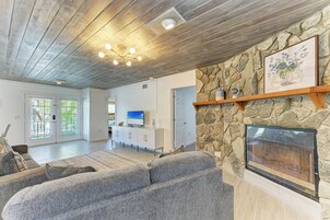 Televisión de pantalla plana de 57 pulgadas con canales por satélite