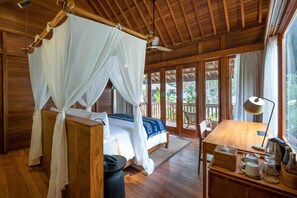 ห้องซิกเนเจอร์สวีท, 1 ห้องนอน (One Bedroom Signature Suite) | ตู้นิรภัยในห้องพัก, โต๊ะทำงาน, ผ้าม่านกันแสง, Wi-Fi ฟรี