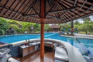 Bar accanto alla piscina