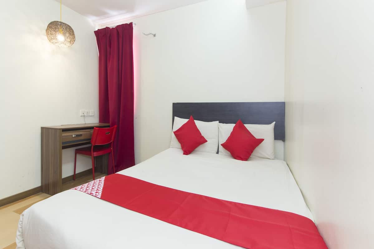 Chambre Deluxe double, 1 lit double | Fer et planche à repasser, accès au Wi-Fi (inclus)