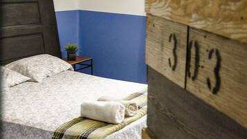 Habitación Superior, baño privado | Cortinas blackout, insonorización, wifi gratis y ropa de cama