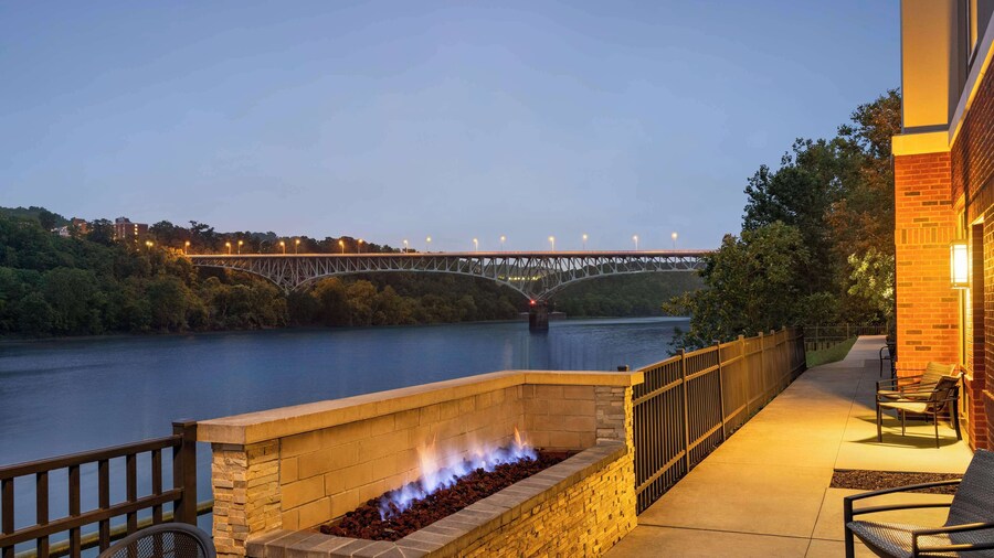 Hampton Inn & Suites Pittsburgh/Waterfront-West Homestead