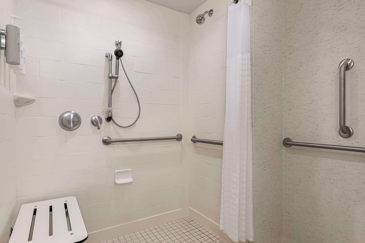 Badkamer met douche