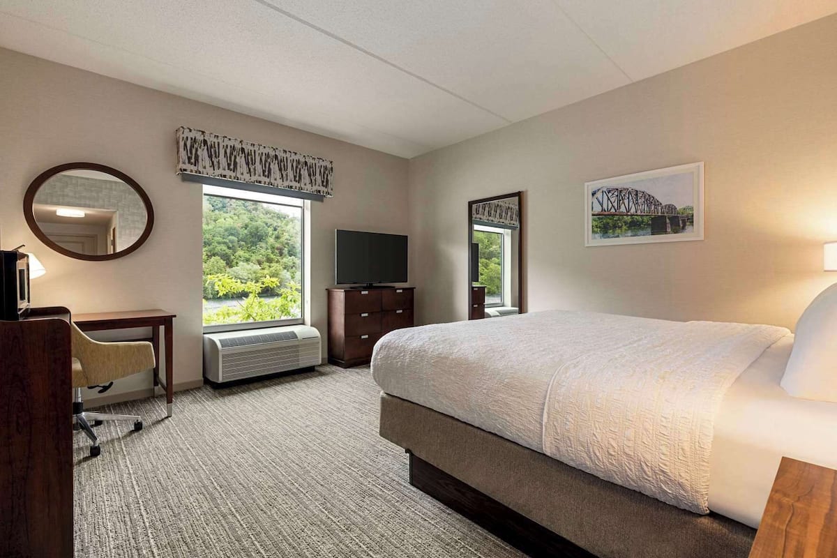 Premium bedding, down comforters, desk, cribs (free)