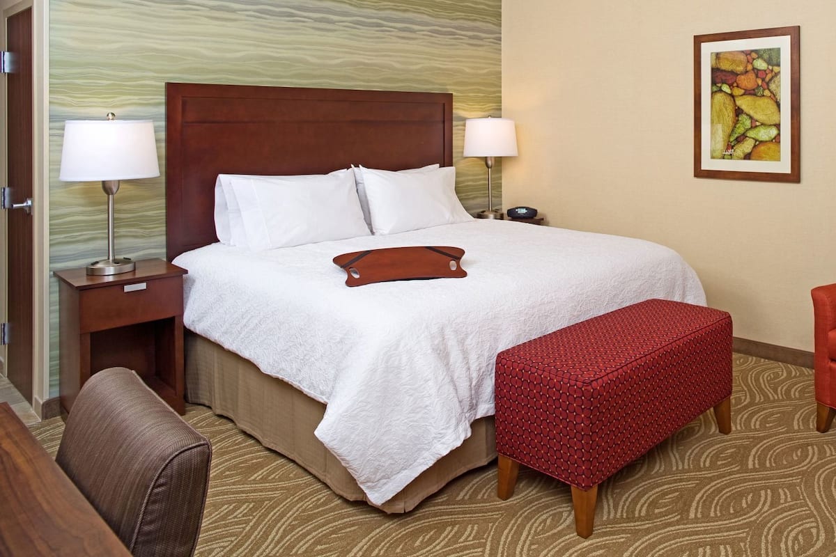 Ropa de cama de alta calidad, edredón, escritorio y cunas gratuitas