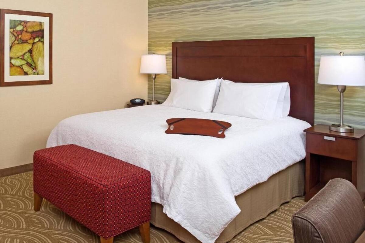 Ropa de cama de alta calidad, edredón, escritorio y cunas gratuitas