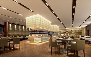 2 restaurantes; se sirve desayuno, almuerzo y cena; cocina internacional