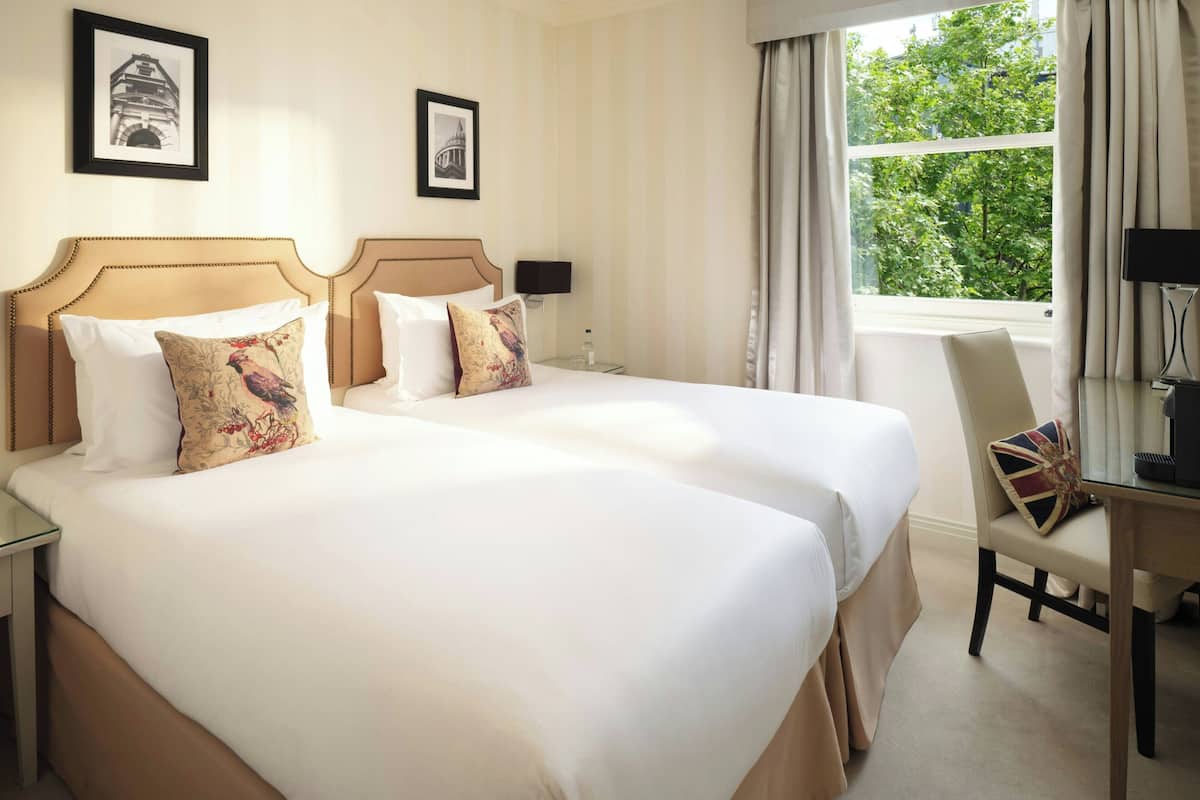 Classic Room, 2 Twin Beds, Non Smoking | In-room safe, desk, blackout drapes, soundproofing