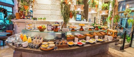 Buffet déjeuner servi tous les jours en supplément
