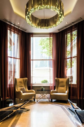 2 bars/lounges - Hotel Xenia, Autograph Collection (London)