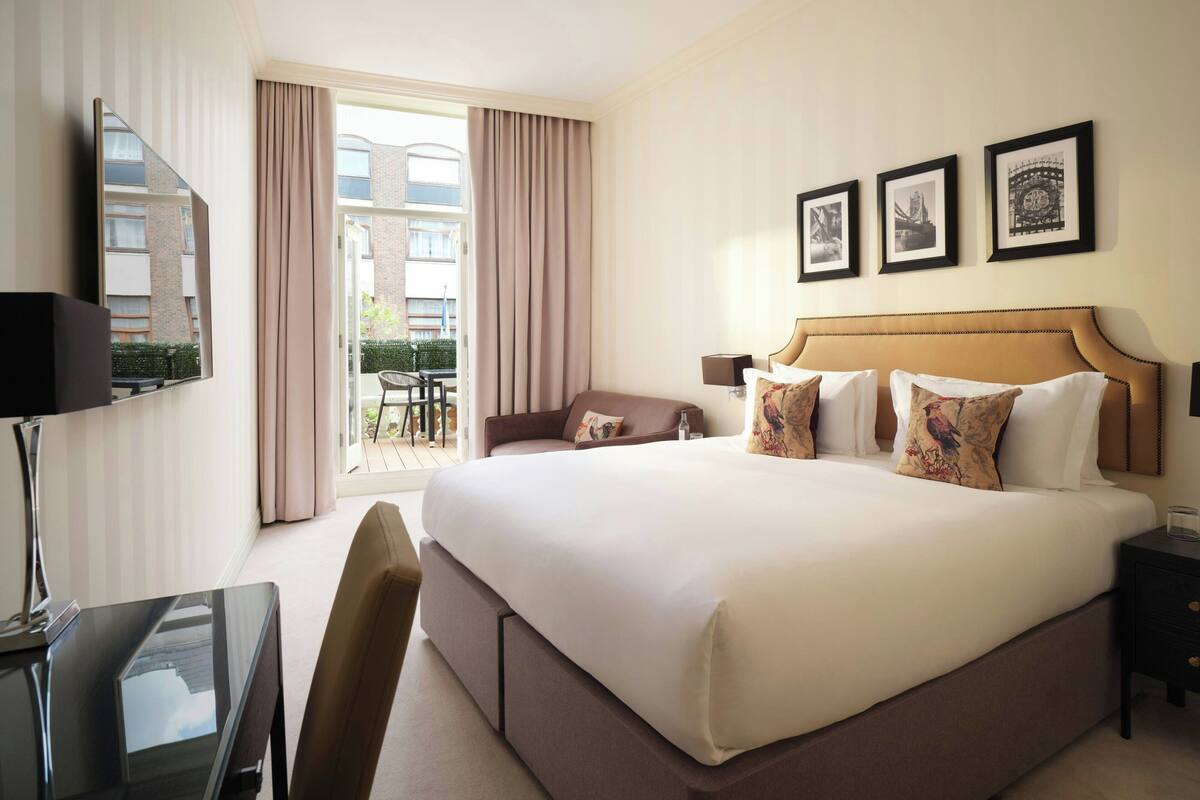 Deluxe Room, 1 King Bed, Balcony | In-room safe, desk, blackout drapes, soundproofing